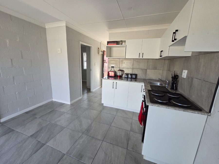 2 Bedroom Property for Sale in Pelican Park Western Cape
